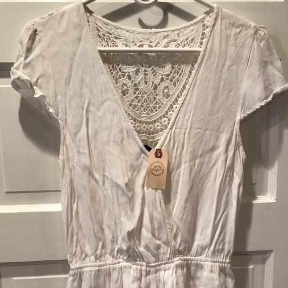 NWT White Crochet Lace Back Romper Size M - Picture 2 of 8